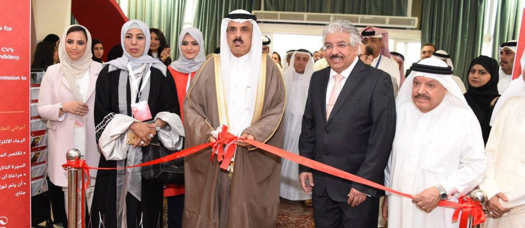Career Day 1 Education Minister Dr. Majid Bin Ali Al Nuaimi Inaugurates The Career Day Open E1481789950311