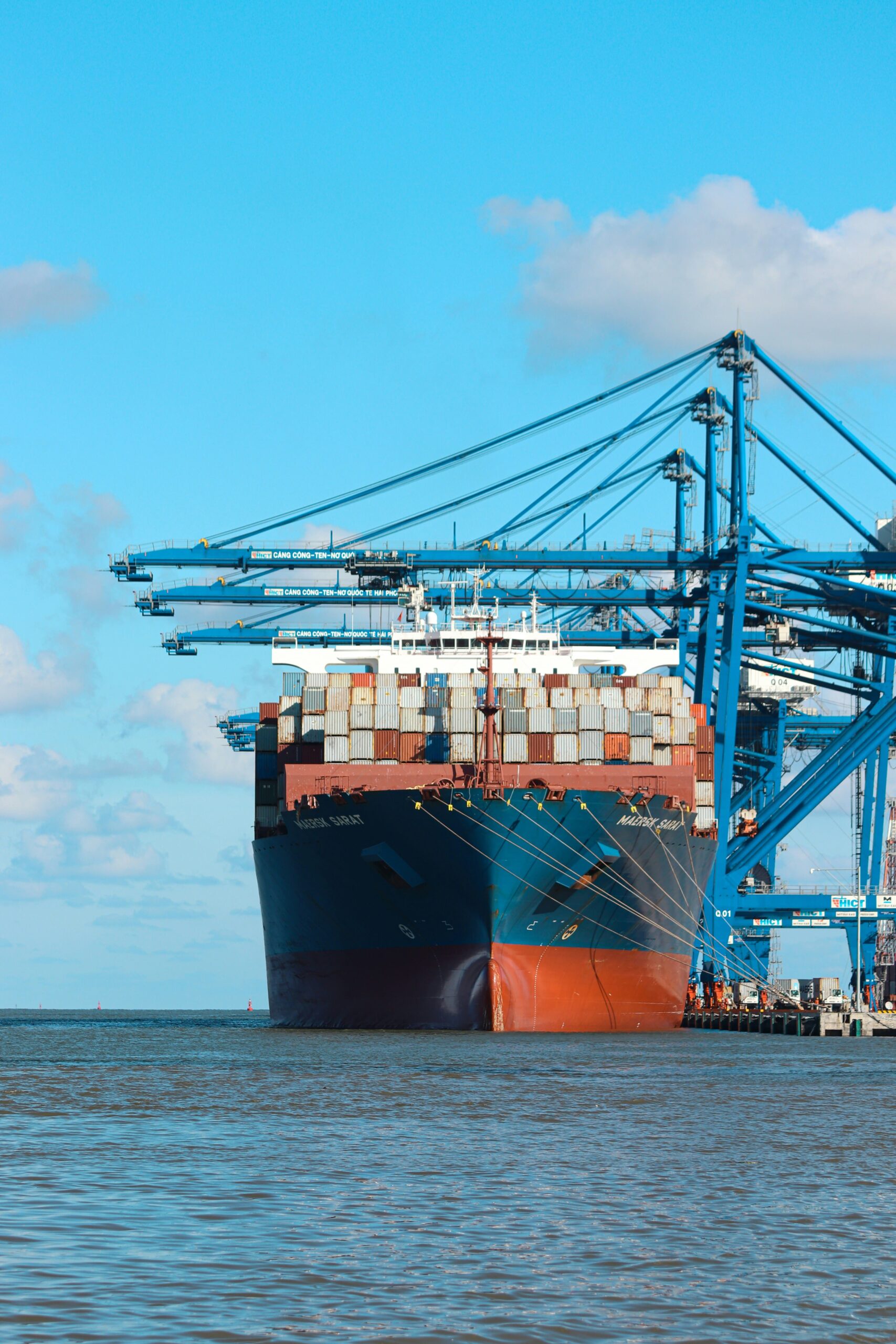 Business Kanoo Shipping Background